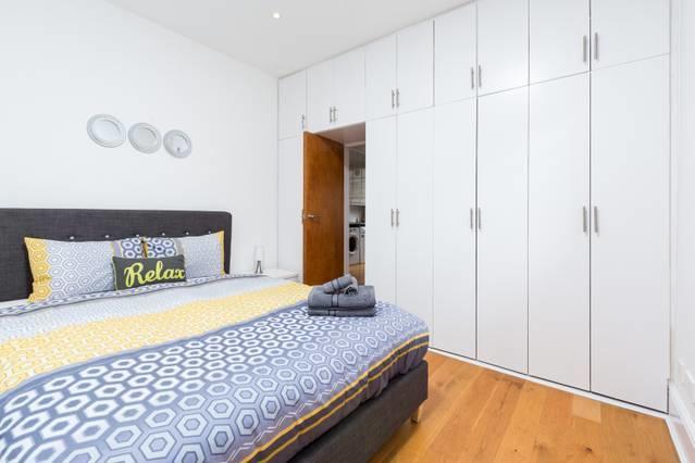 Gorgeous In Trendy Neighbourhood Apartment *