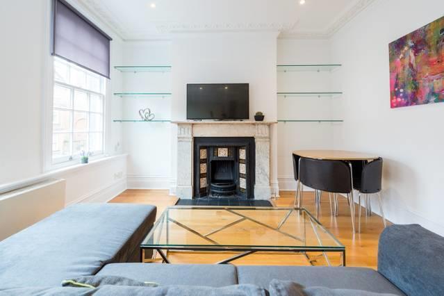 Gorgeous In Trendy Neighbourhood Apartment